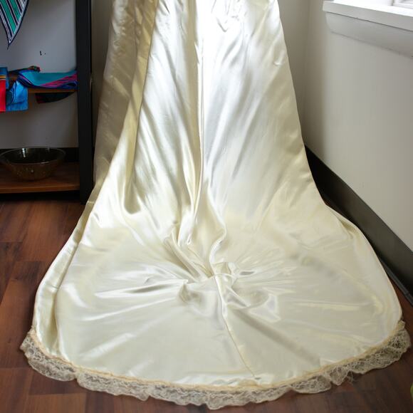 Vintage Satin Cream Lace Trim Wedding Dress Modern Size Medium - Picture 8 of 9